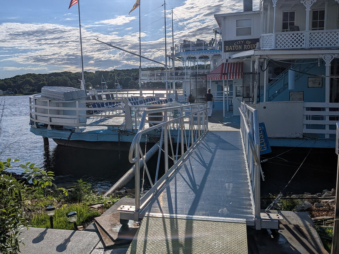 Riverboat Twilight-Le Claire必去景点