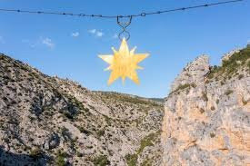 L ' étoile suspendue de Moustiers Sainte Marie-穆斯捷-圣玛丽必去景点