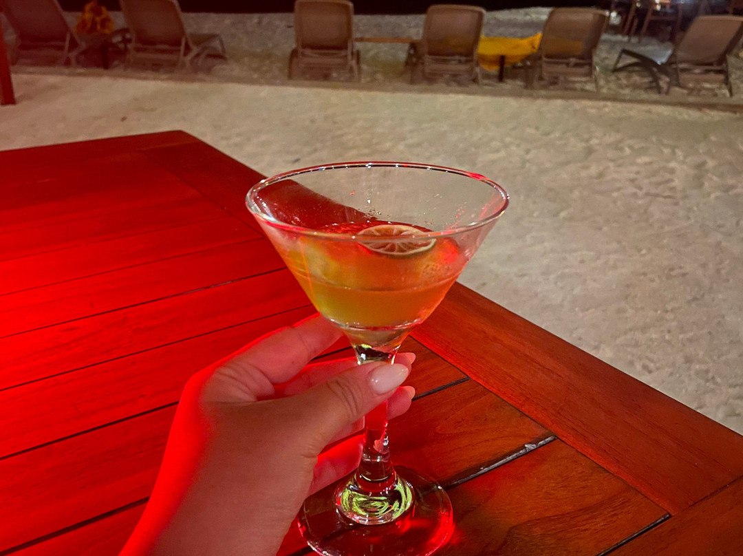 瓦露岛度假酒店主图