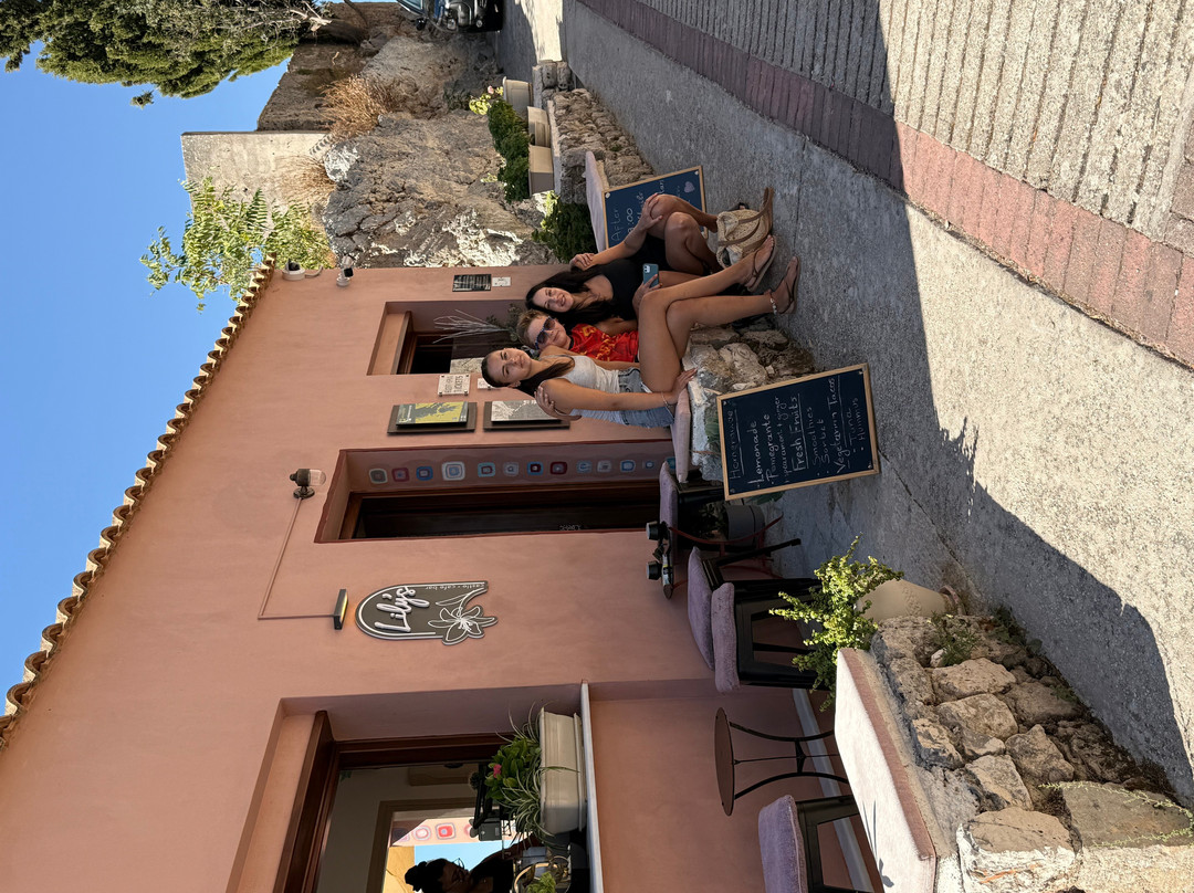 Lilly's Cafe Bar