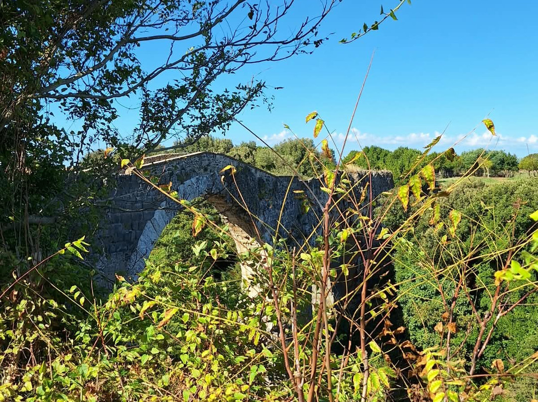 Ponte del Diavolo-Montalto di Castro必去景点