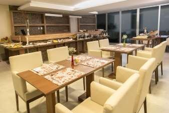 马卡埃华美达酒店