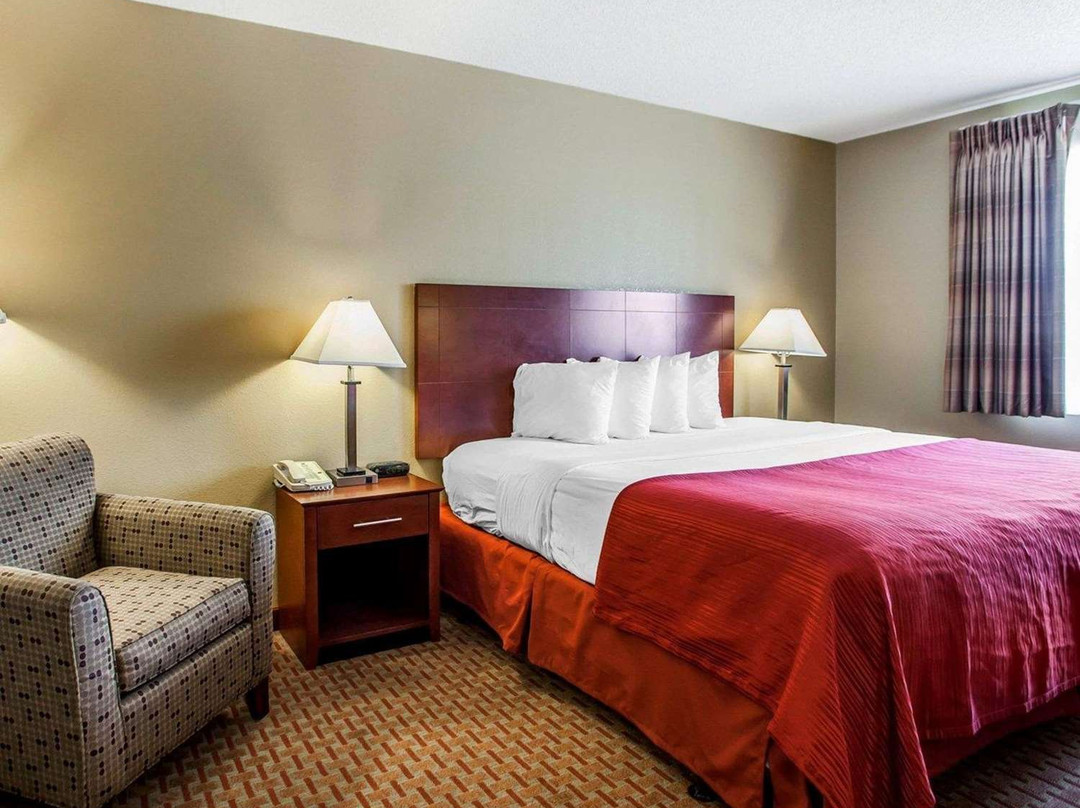 Quality Inn & Suites Davenport Near I-80主图