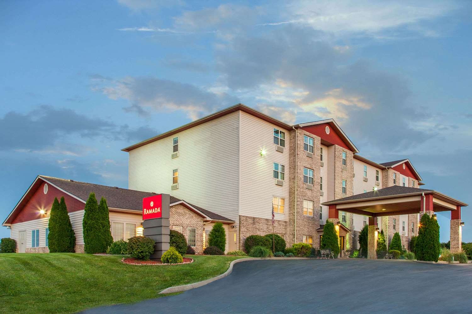 Ramada by Wyndham Sparta/At Speedway-官方