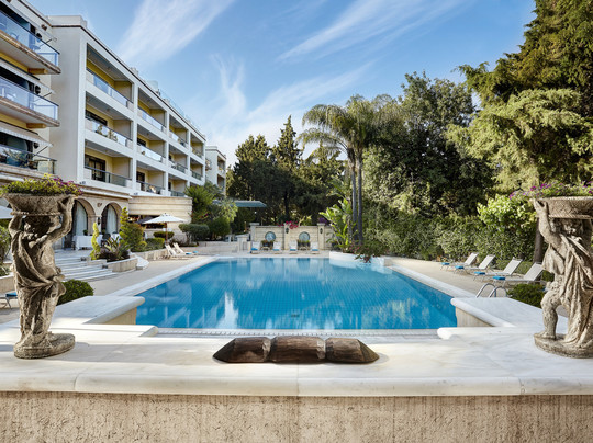 洛德斯公园套房与温泉酒店