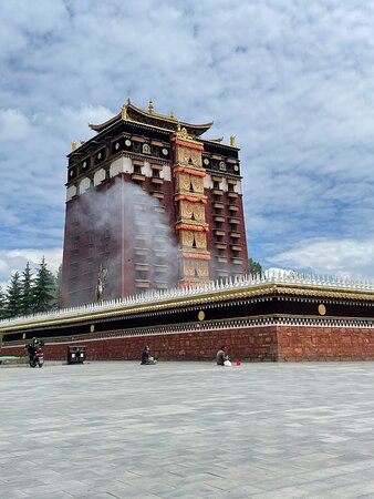 米拉日巴佛阁-合作市必去景点