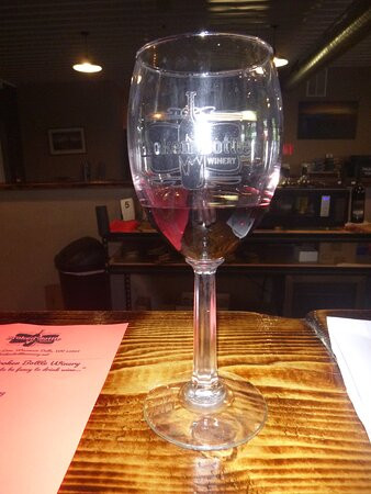 Broken Bottle Winery-威斯康星峡谷必去景点