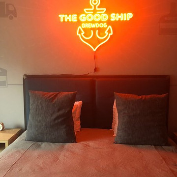 Doghouse Hotel And Brewery主图