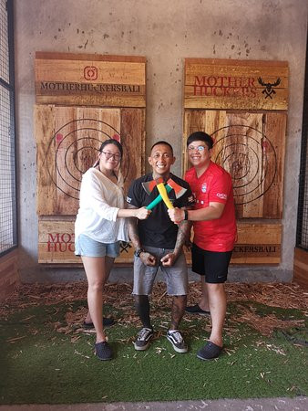 Mother Huckers Axe Club-Tibubeneng必去景点
