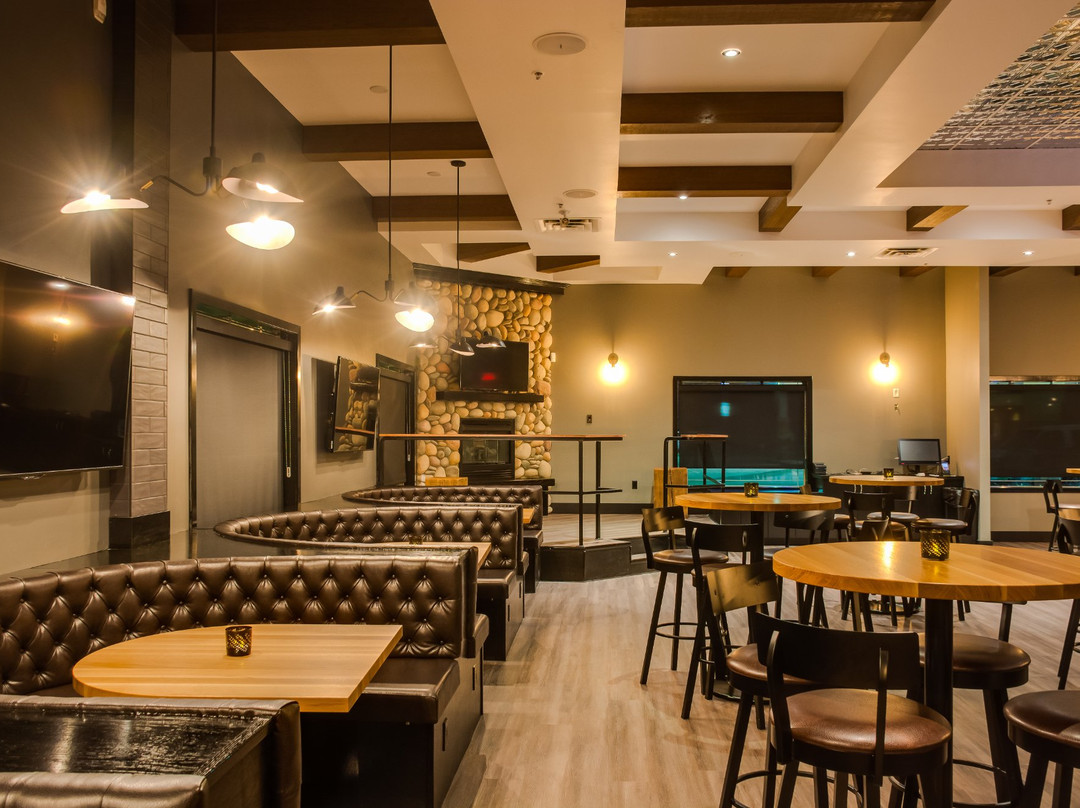 McLennan餐馆和美食-The Vine Restaurant and Bar