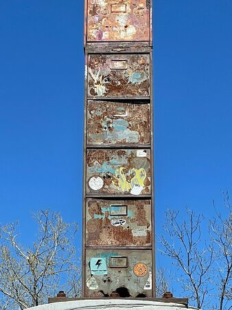 World's Tallest Filing Cabinet-伯灵顿必去景点