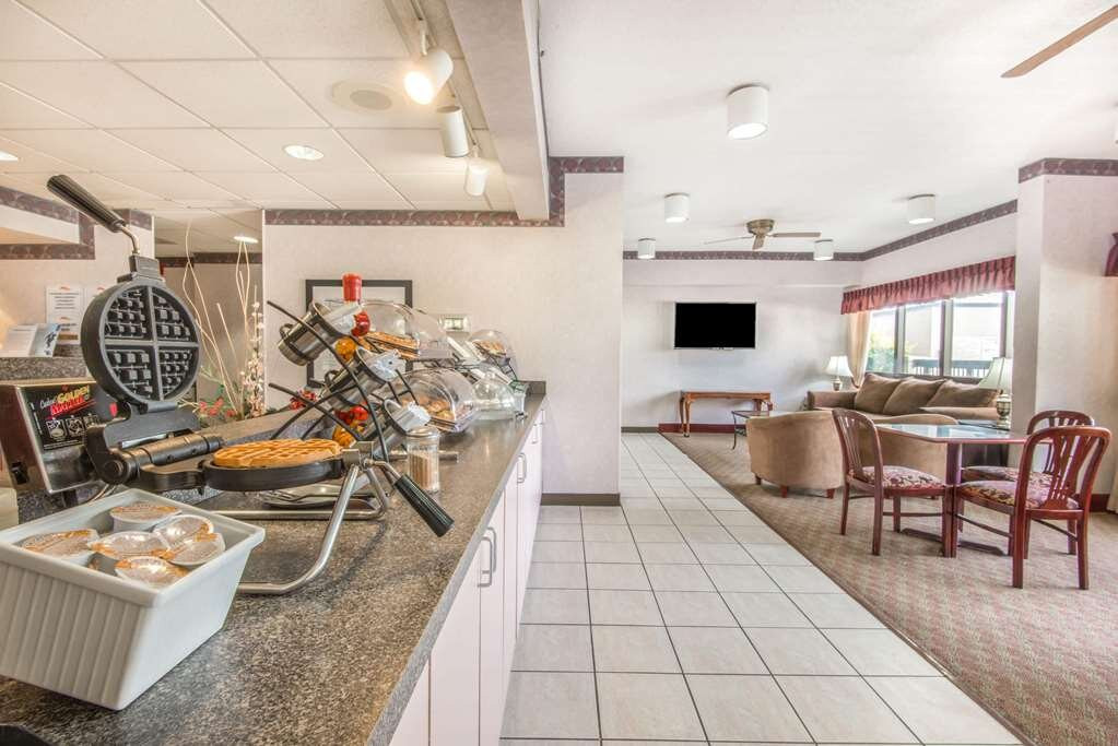 Baymont by Wyndham Topeka主图