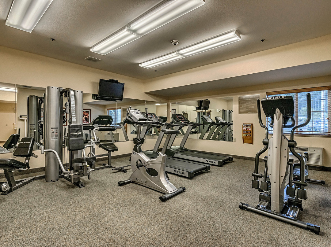 哈勃尔烛木套房酒店主图