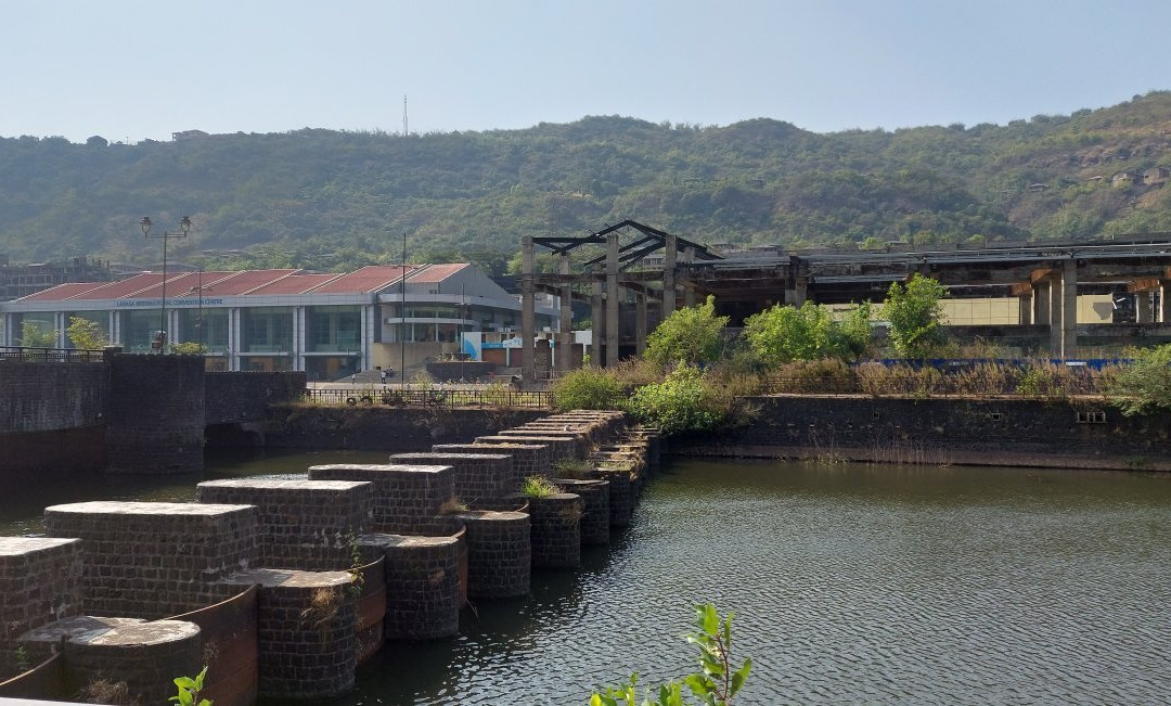 Lakeside Promenade景点图片