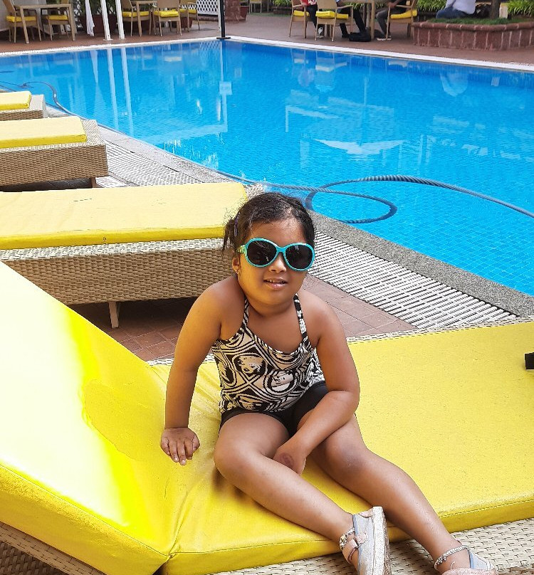 德尔丁套房酒店主图