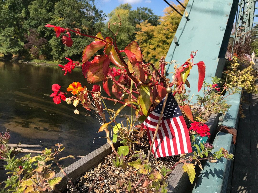 Old Drake Hill Flower Bridge-锡姆斯伯里必去景点