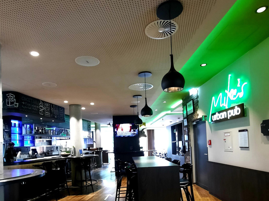 宜必思尚品图宾根酒店主图