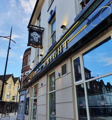 The Billy Wright-沃尔夫汉普顿必去景点