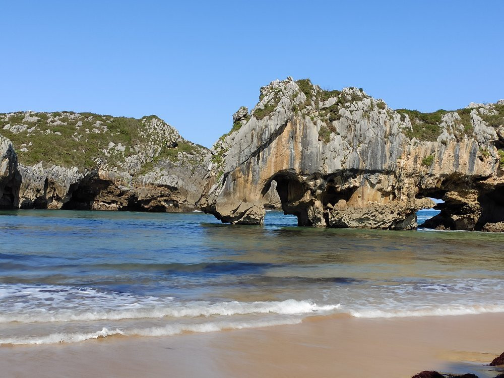 Playa de Cuevas del Mar景点图片