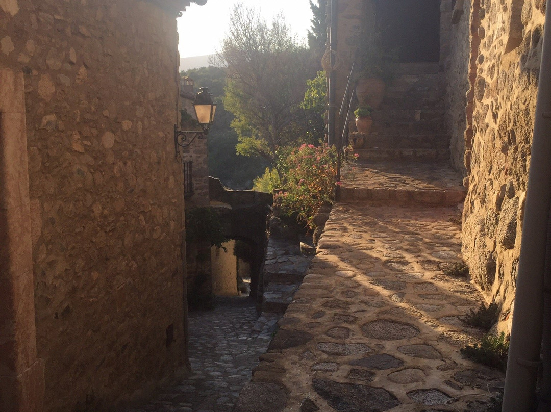 Village Abandonne de Comes景点图片
