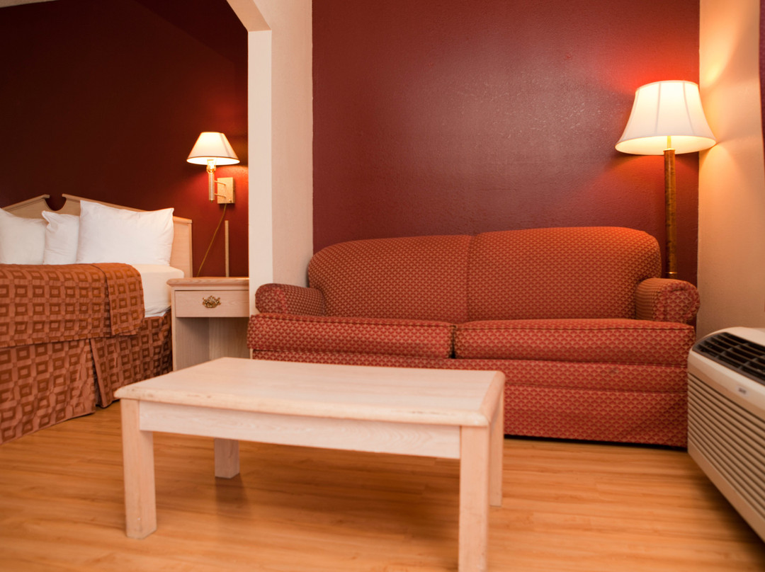 Red Roof Inn & Suites Jackson, TN主图