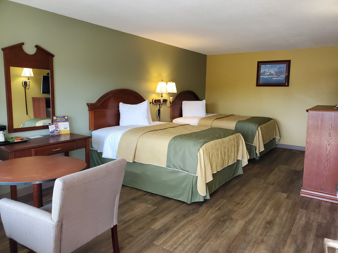 Relax Inn & Suites主图