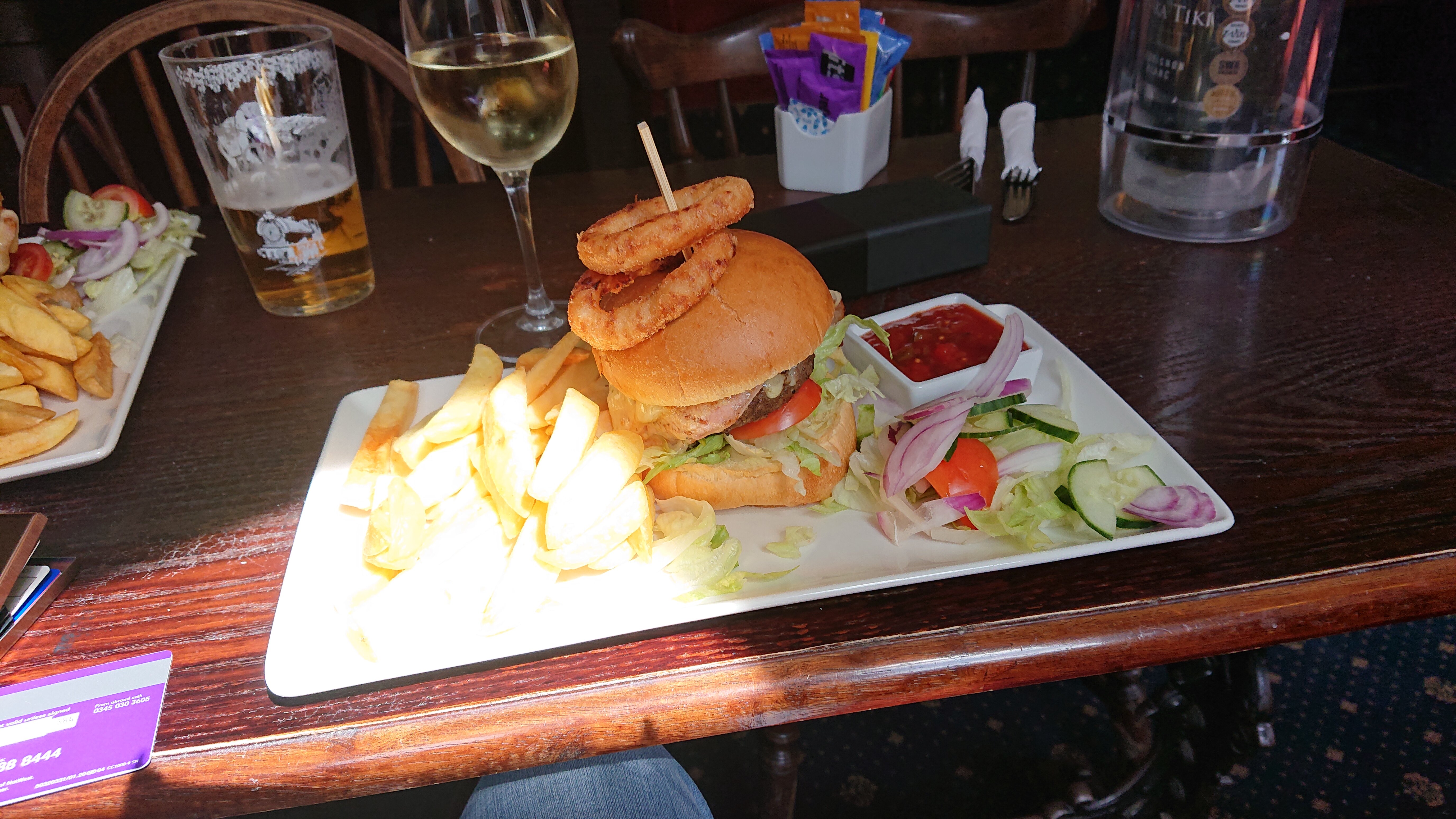 Ye Olde Red Lion Hotel, Market Bosworth-餐饮
