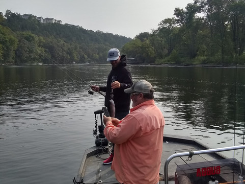 Dave's Guide Service-布兰森必去景点