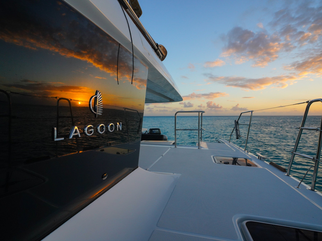 Board a Boat-拿骚必去景点