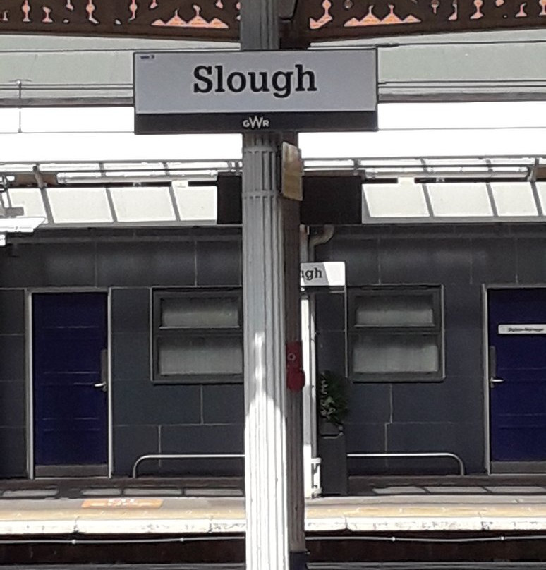 Slough Railway Station景点图片