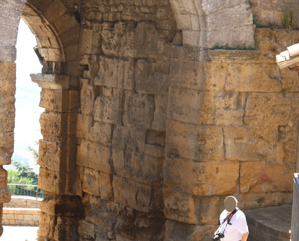 Porta all'Arco-沃尔泰拉必去景点