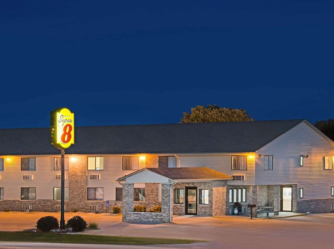 Super 8 by Wyndham Humboldt & Dakota City主图