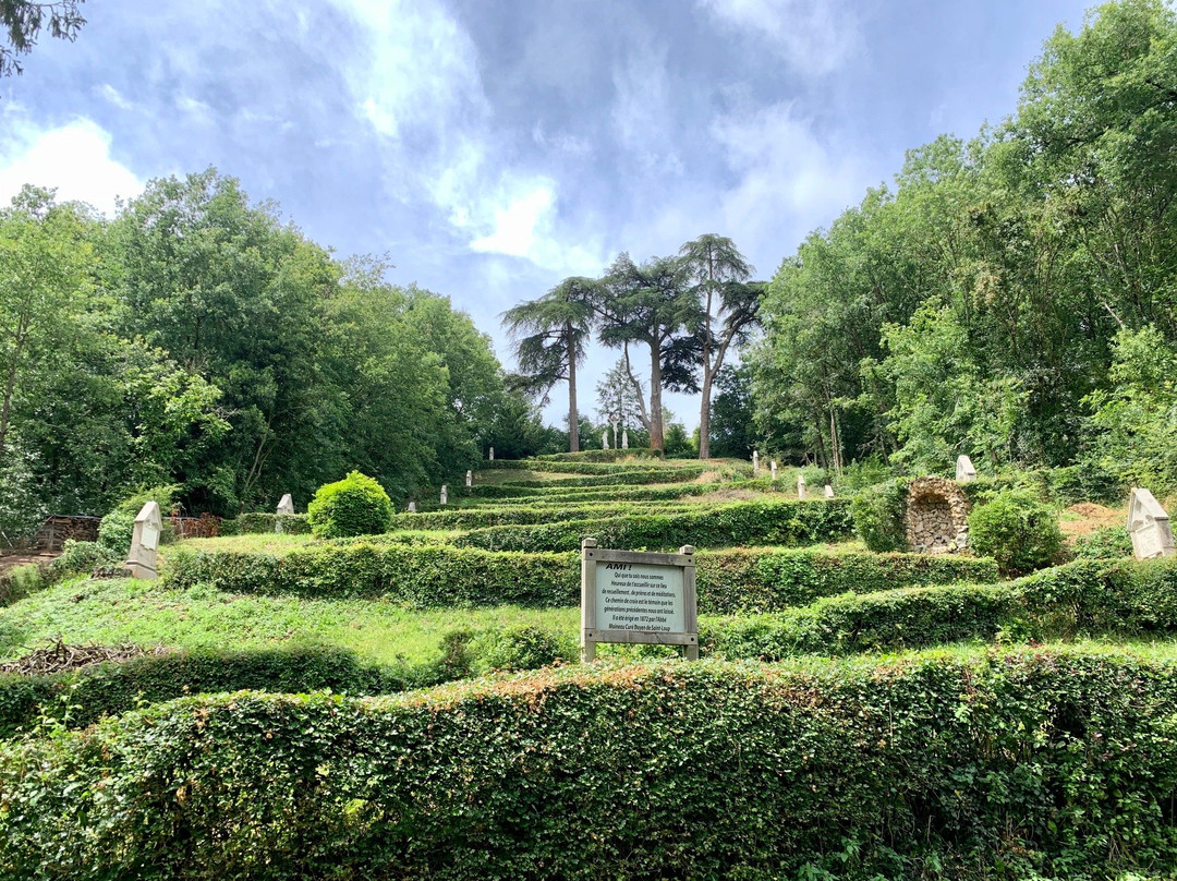 Chemin de croix-Saint-Loup-Lamaire必去景点