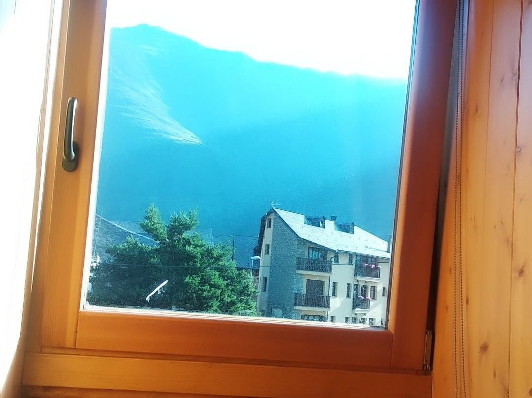 洛帕耶尔酒店主图