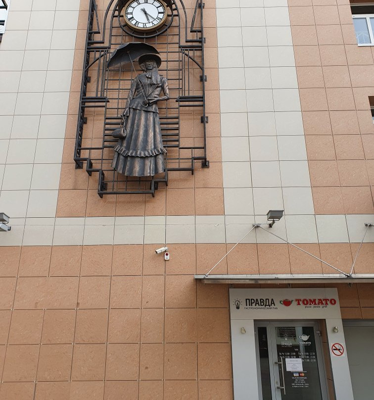Monument to the Girl with Umbrella景点图片