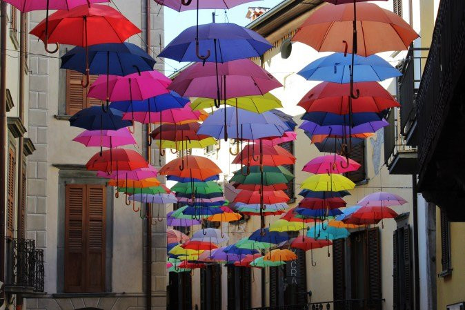 La via degli ombrelli