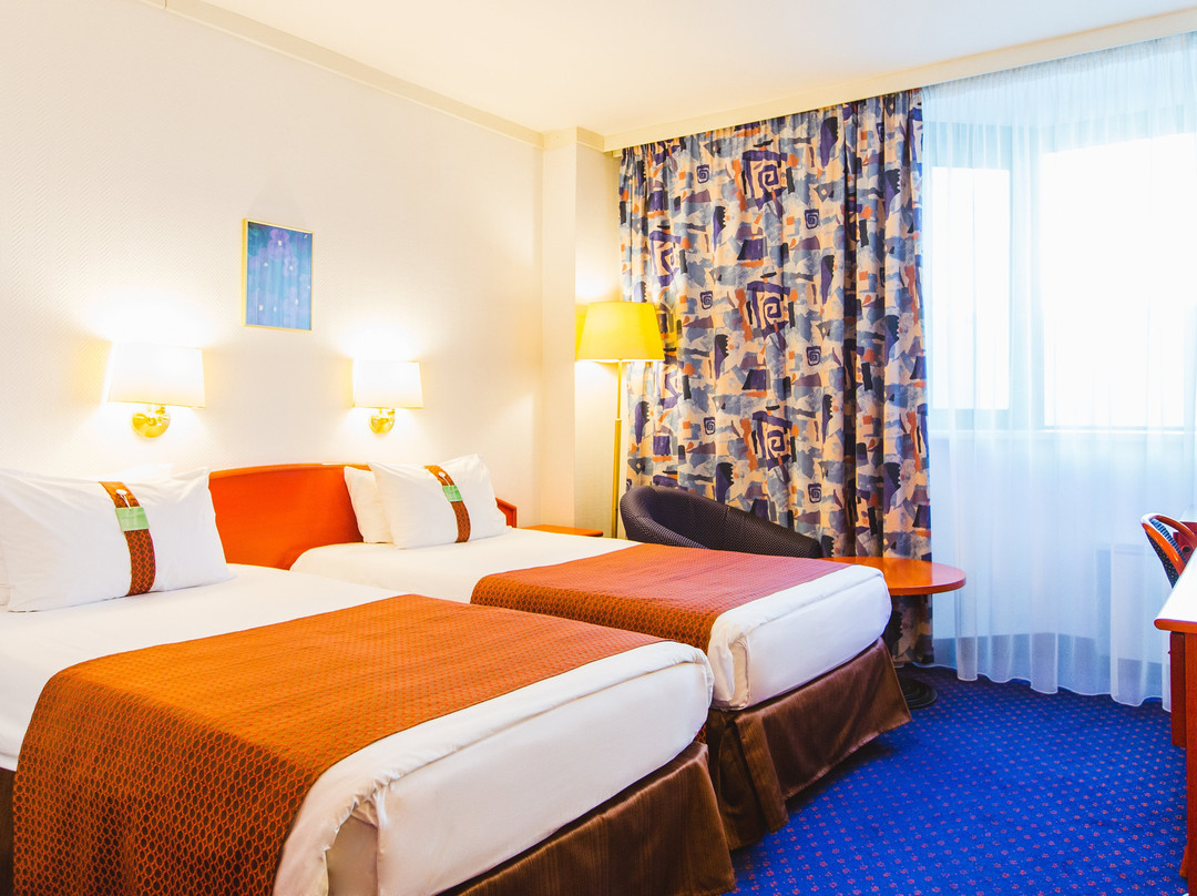 假日酒店度假村主图