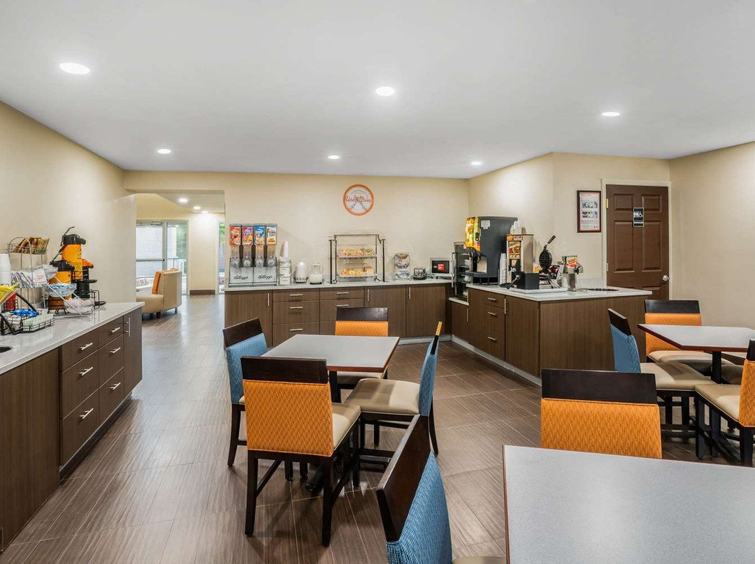 Howard Johnson by Wyndham Dalton主图