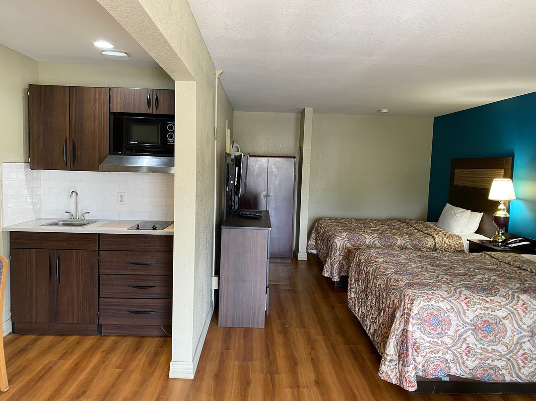 Stratford House Inn and Suites主图