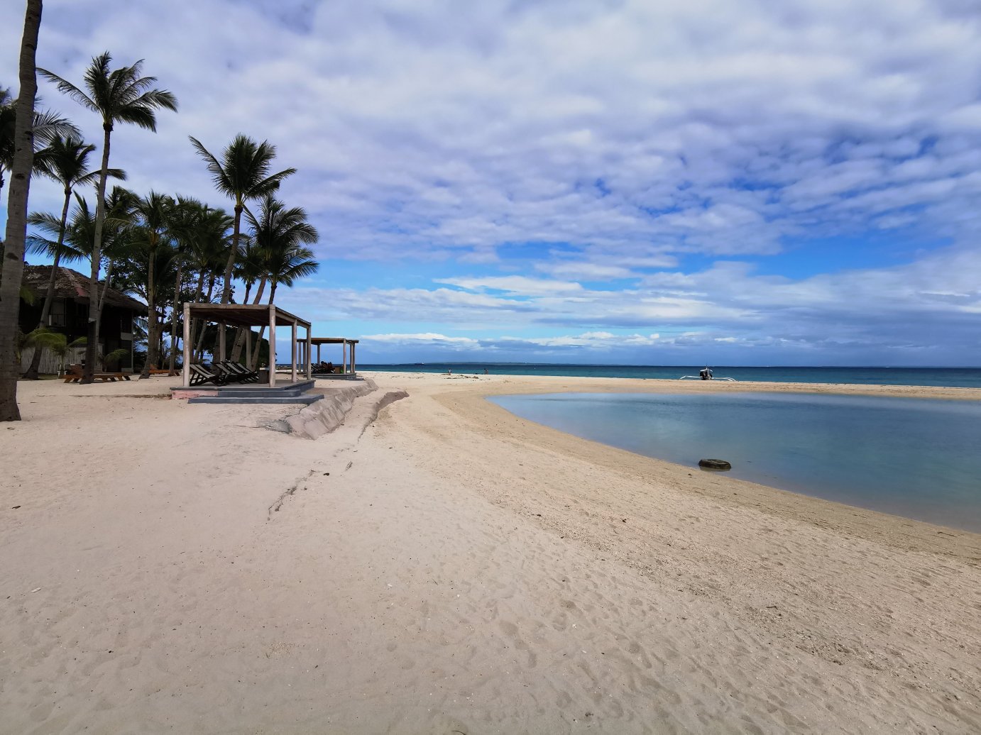 哥打海滩度假村-泳池
