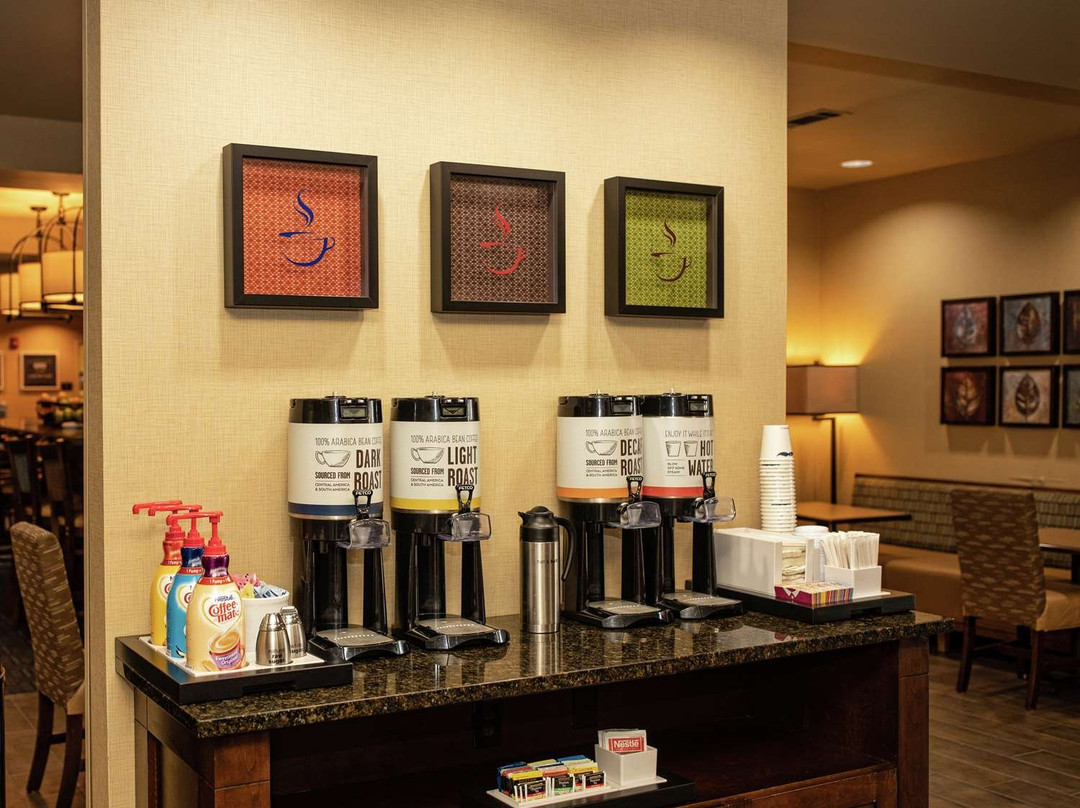 温菲尔德希尔顿恒庭酒店主图