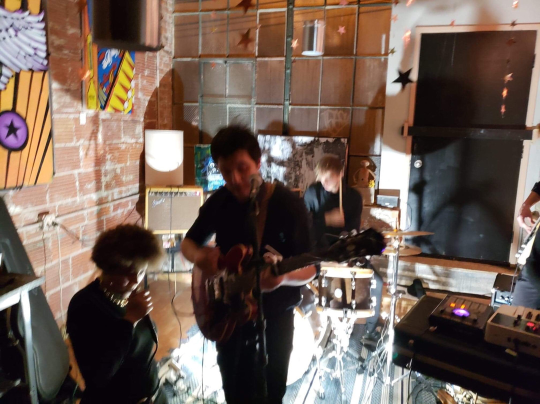 317 Art Collective-罗克福德必去景点