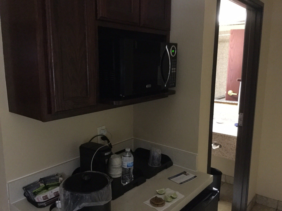 科洛尼皇冠贝斯特韦斯特优质套房酒店主图