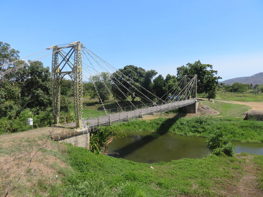 Passerelle Marguerite-La Foa必去景点