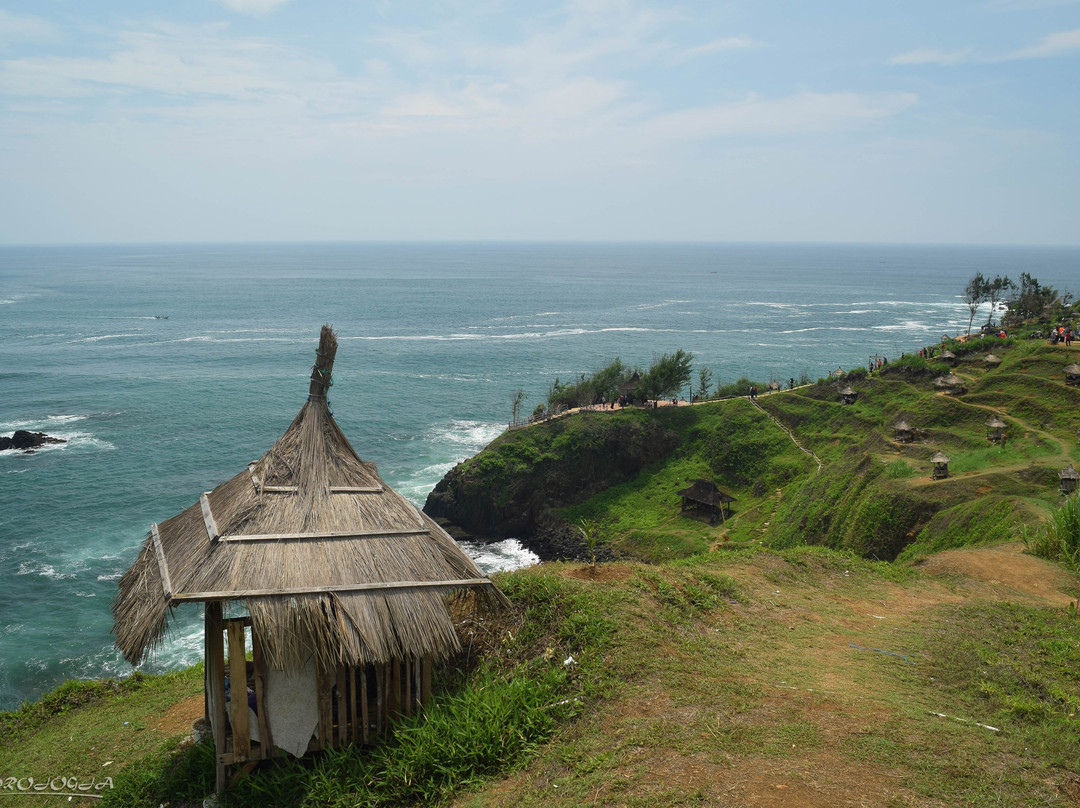 Menganti Beach景点图片