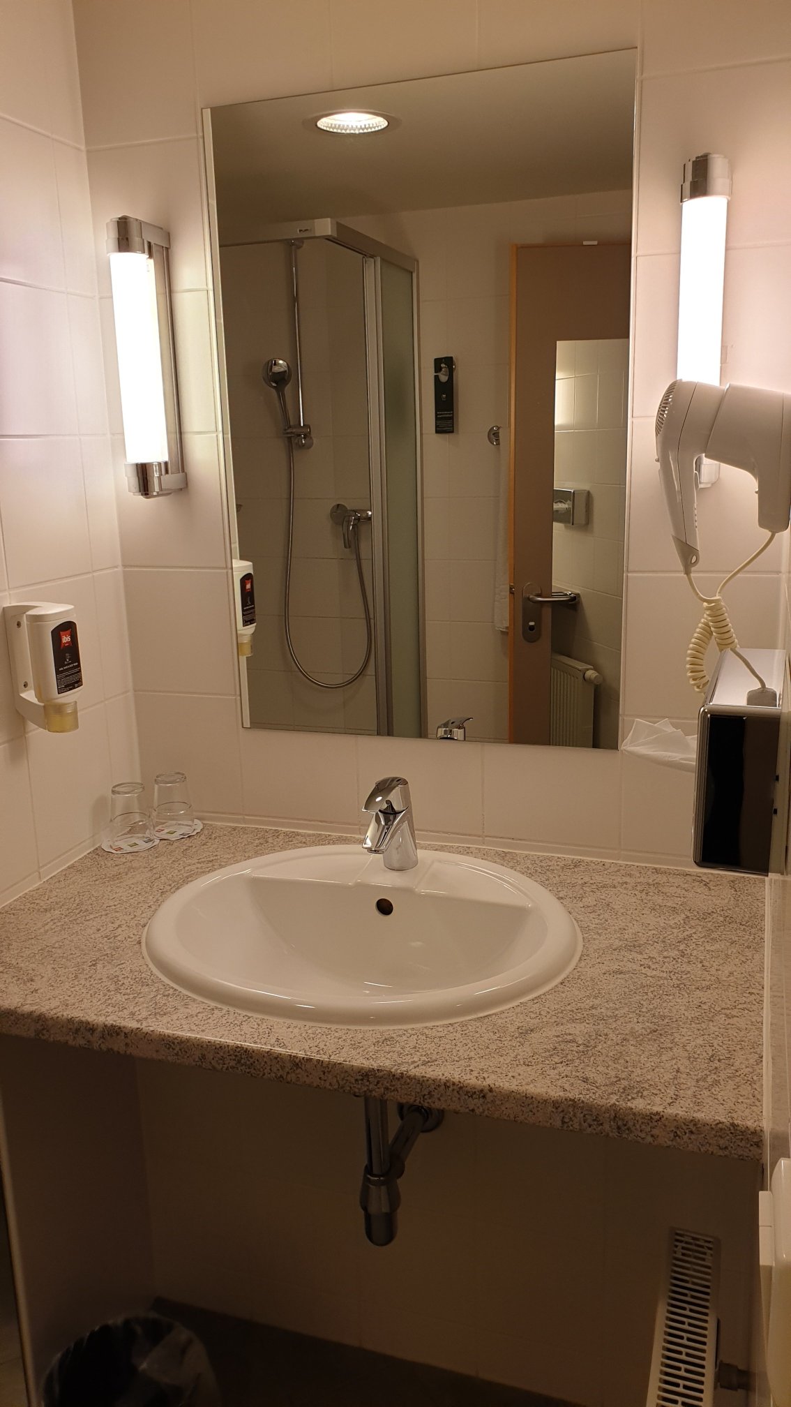 宜必思沃尔特湖酒店-浴室