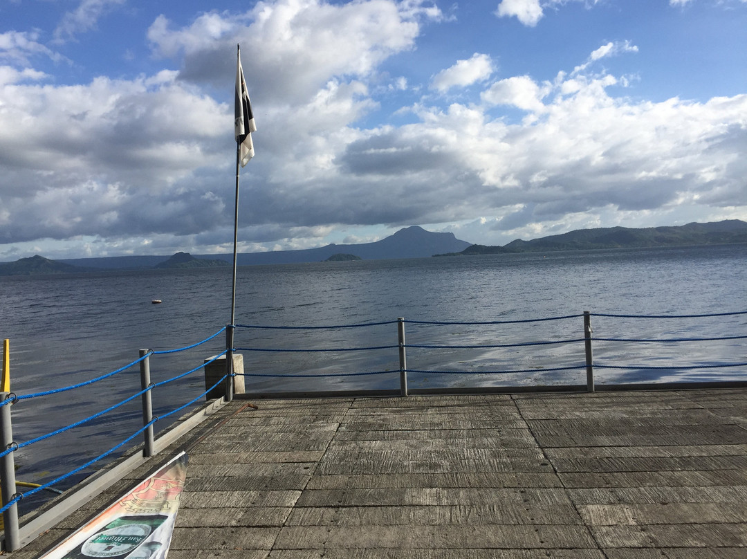 Taal Lake Yacht Club景点图片