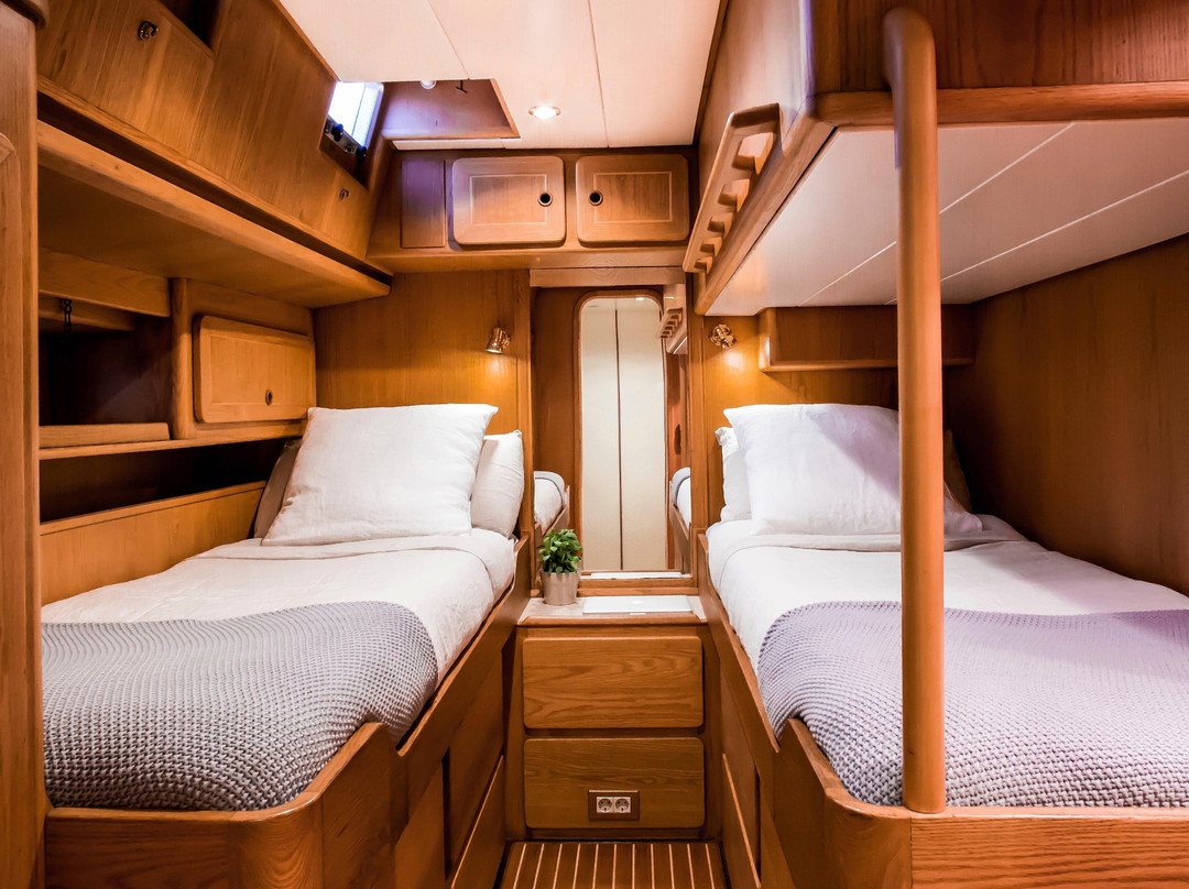 RESTLESS SPIRIT SAILING YACHT-罗塞斯必去景点