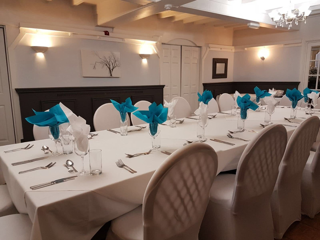 The Cedars Hotel & Restaurant主图