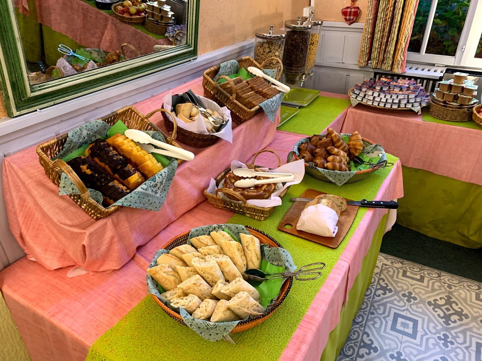Hotel Restaurant Aux 2 Roses-餐饮